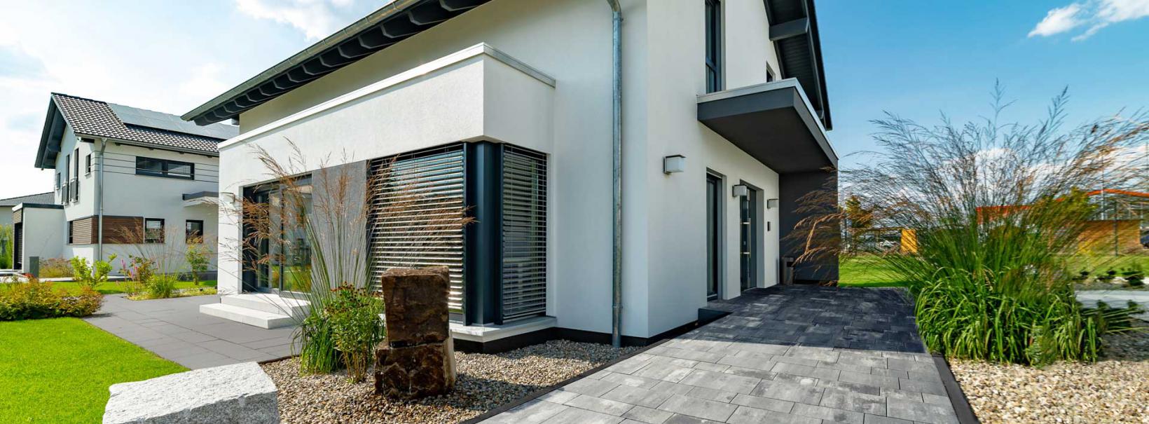 Rünz & Hoffend VARIATO Gestaltungspflaster Hof mit Haus
